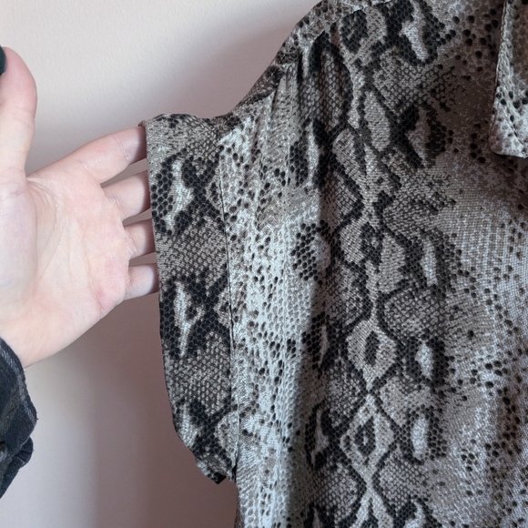 Alexander Jordan Snake Print Crop Casual Button Up - Picture 4 of 7